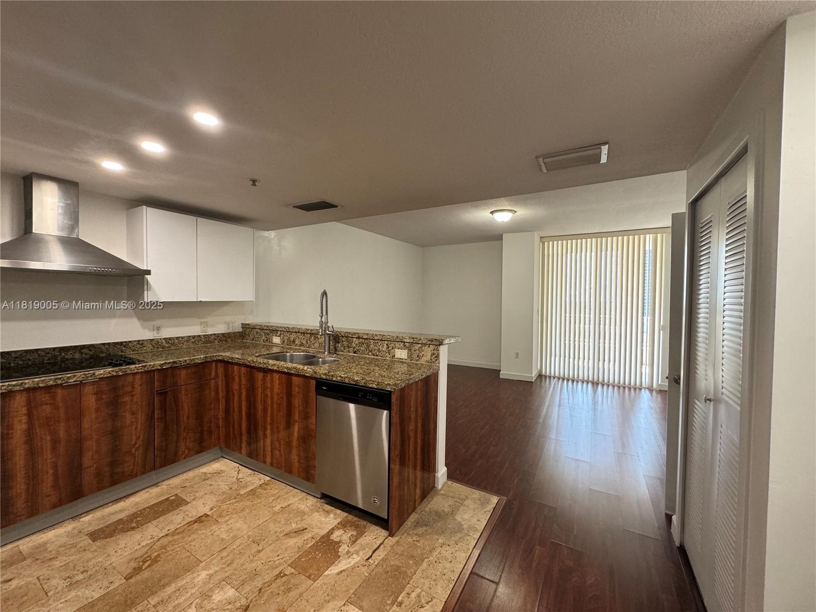 170 Se 14th St 2406, Miami, Broward County, Florida - 1 Bedrooms  
1 Bathrooms - 