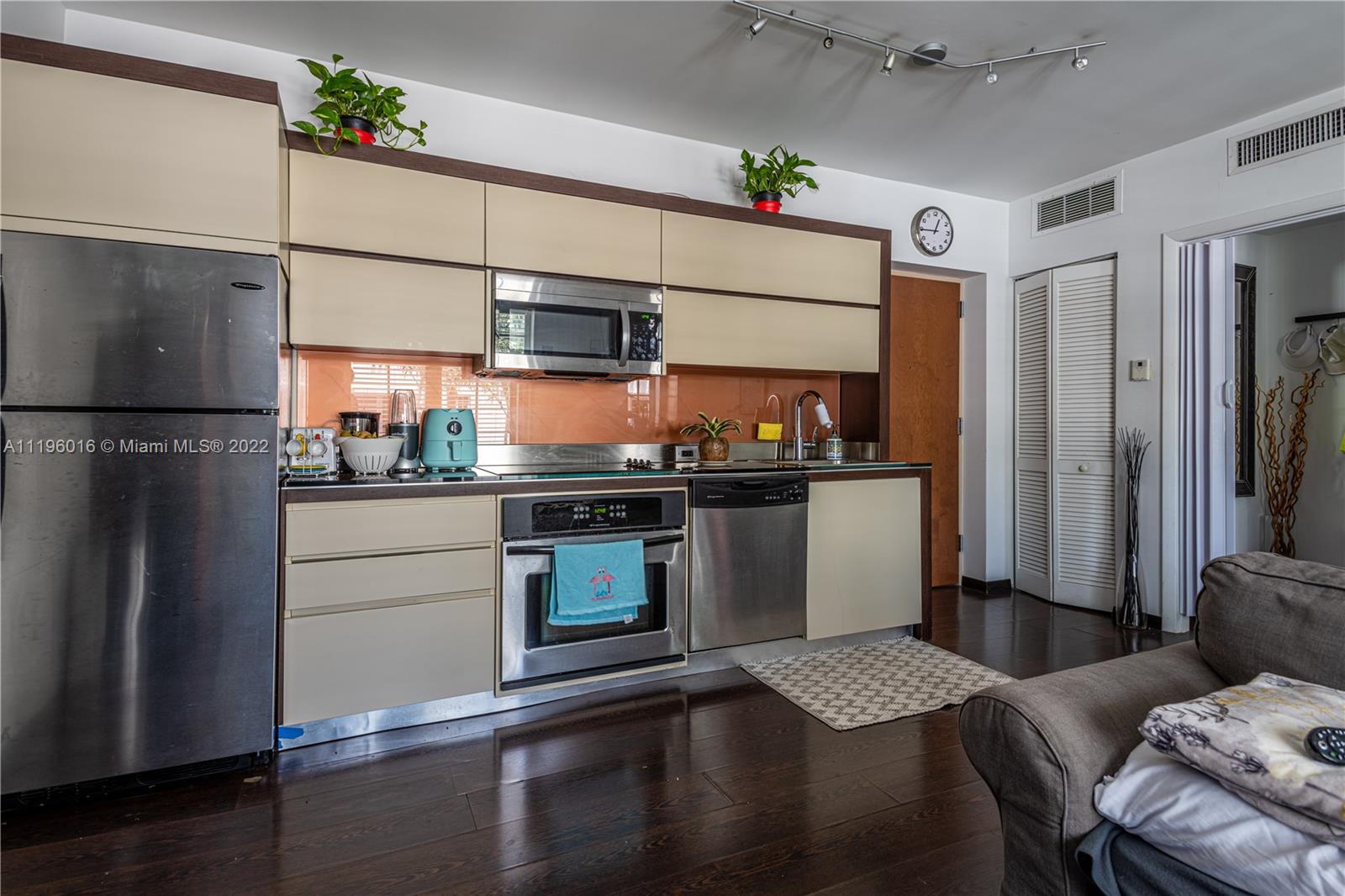 ARTECITY GOVERNOR CONDO - Residential Lease