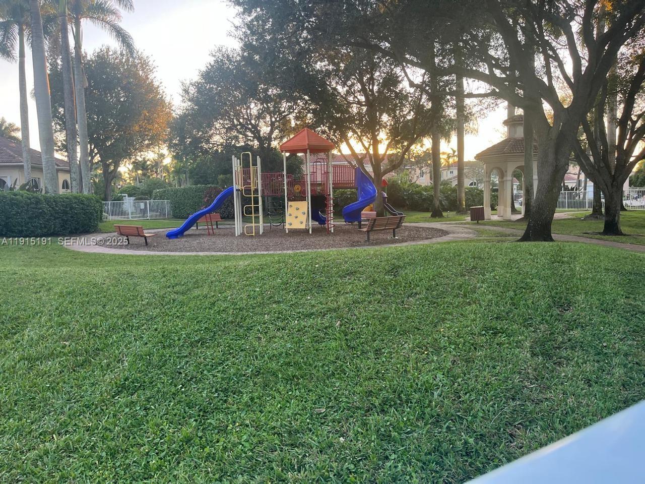 WALNUT CREEK TOWNHOMES - Residential