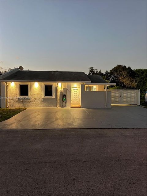 Townhomes and Villas with Garages For Sale in Miami-Dade County, FL 3 5211 NW 196th Ter Miami Gardens FL 33055