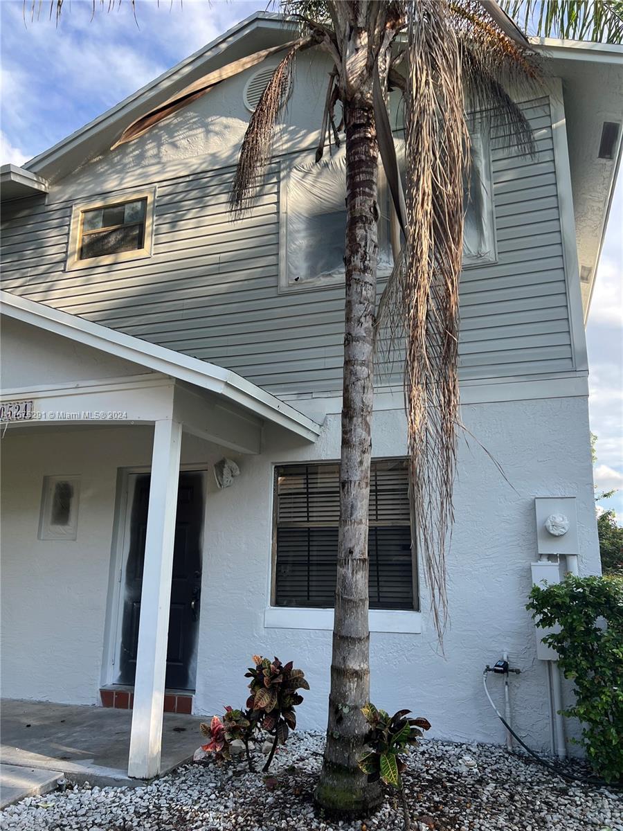 Property for Sale at 10524 Nw 6th St, Pembroke Pines, Miami-Dade County, Florida - Bedrooms: 3 
Bathrooms: 3  - $379,000