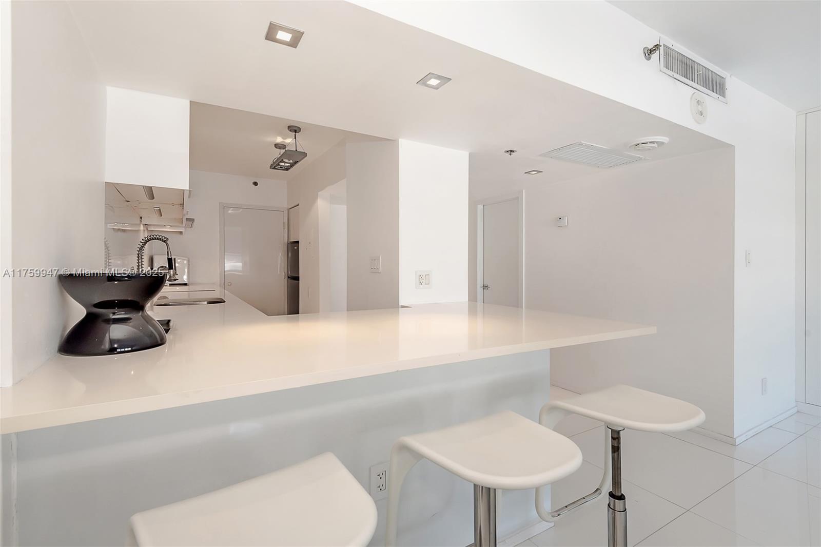 Rental Property at 100 Lincoln Rd 839, Miami Beach, Miami-Dade County, Florida - Bathrooms: 1  - $2,600 MO.
