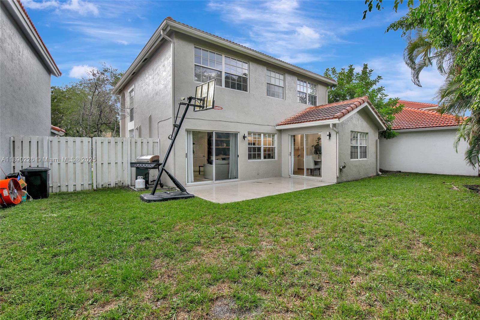 SAWGRASS PLANTATION - Residential
