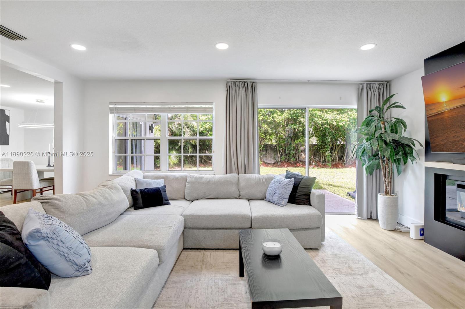 SAWGRASS PLANTATION - Residential