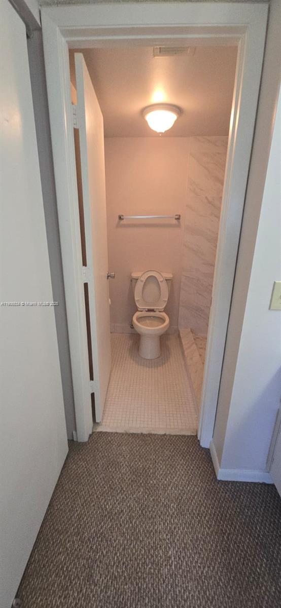 SHERWOOD SQUARE CONDOMINI - Residential Lease