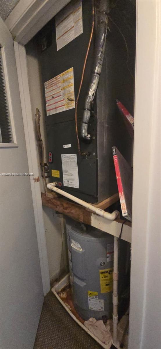 SHERWOOD SQUARE CONDOMINI - Residential Lease