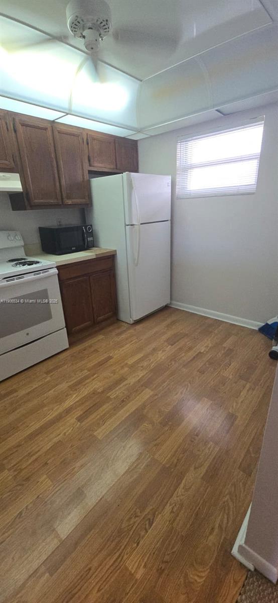 SHERWOOD SQUARE CONDOMINI - Residential Lease