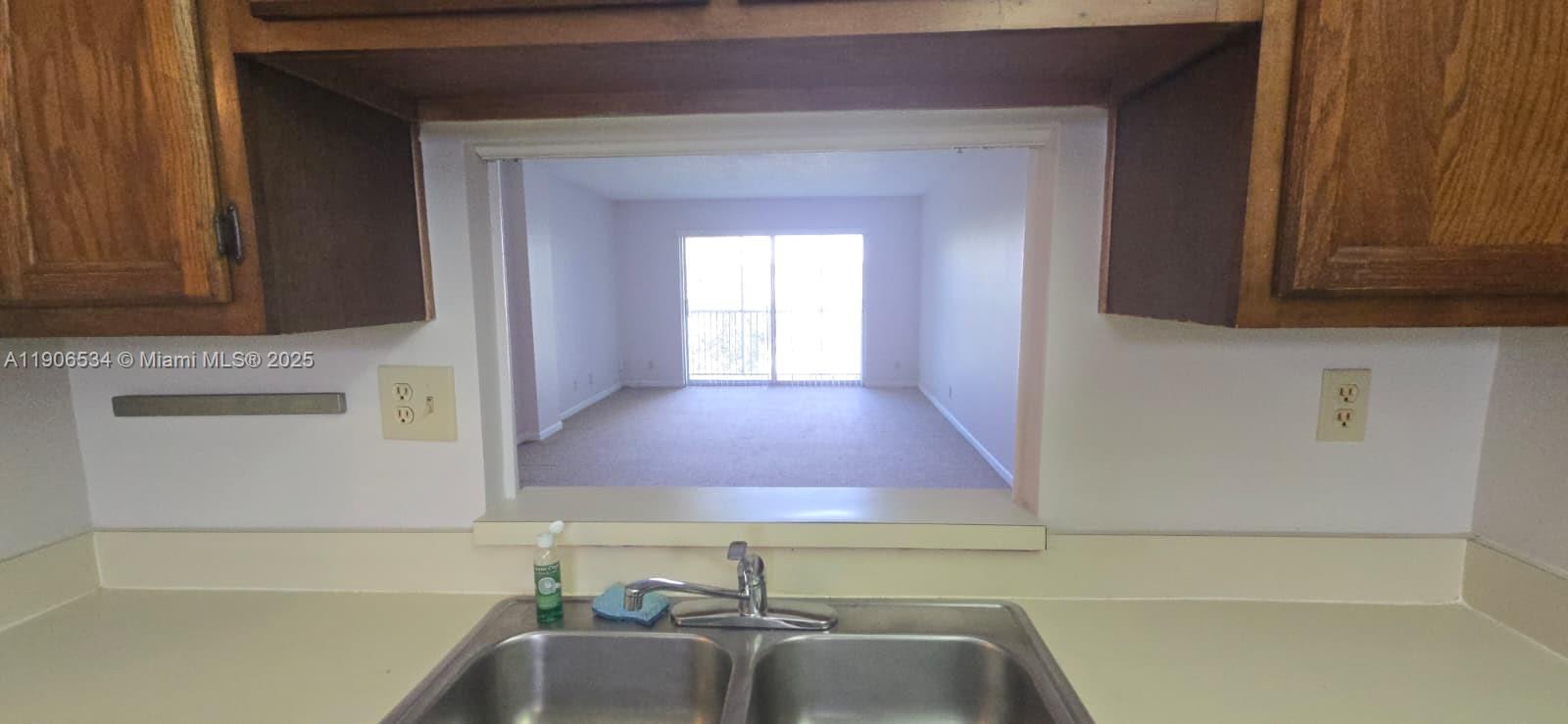 SHERWOOD SQUARE CONDOMINI - Residential Lease