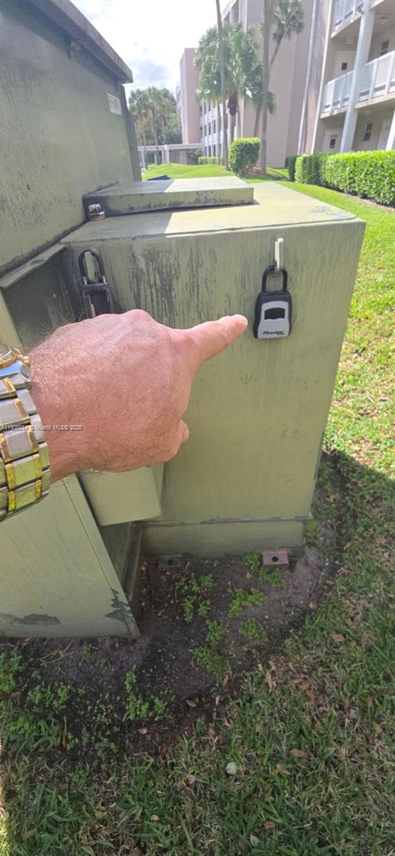 SHERWOOD SQUARE CONDOMINI - Residential Lease