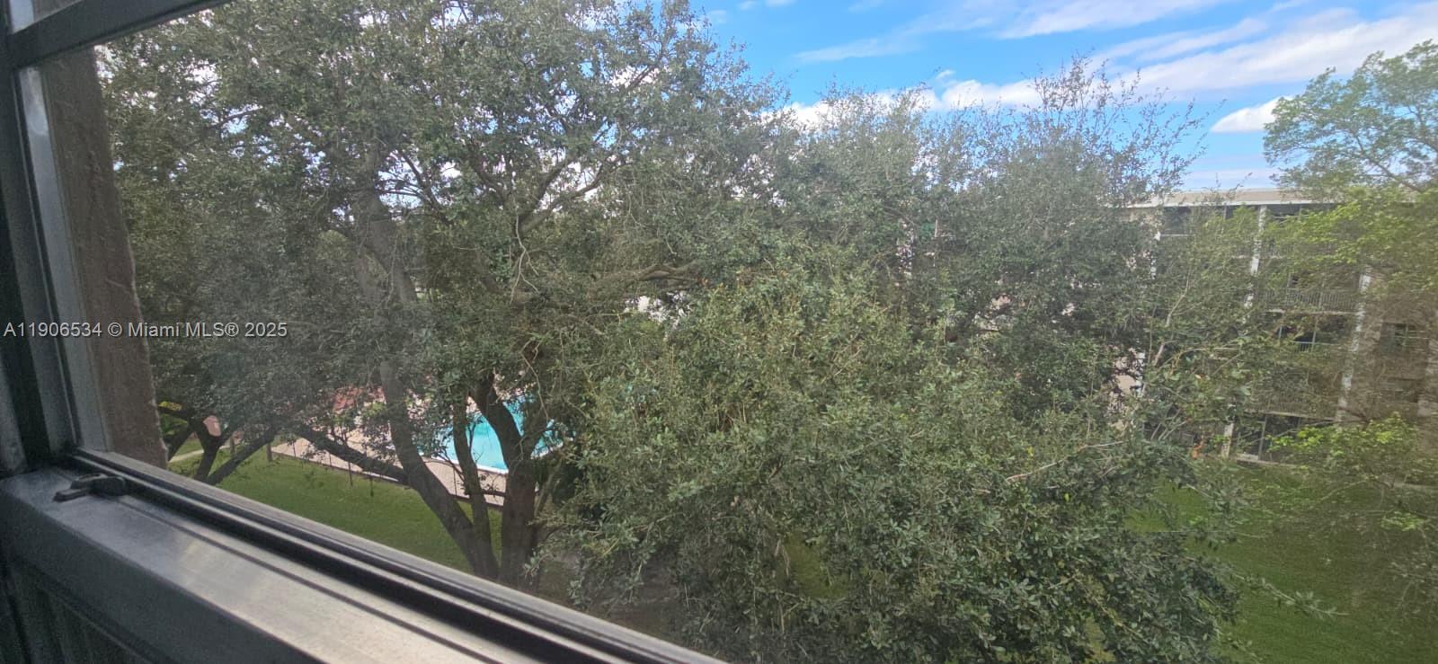 SHERWOOD SQUARE CONDOMINI - Residential Lease