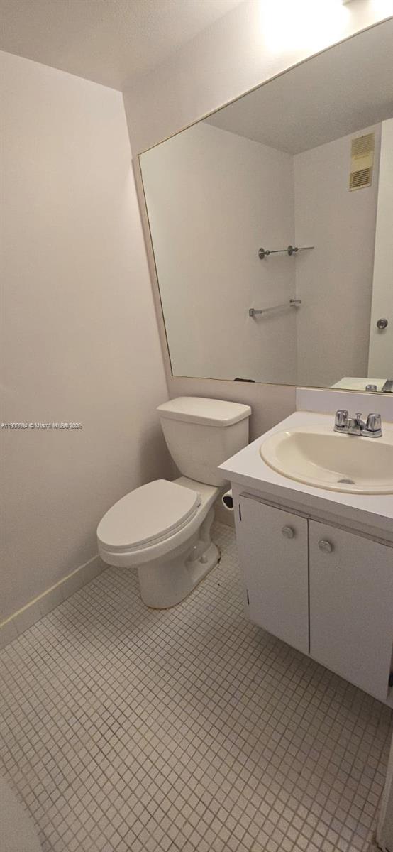 SHERWOOD SQUARE CONDOMINI - Residential Lease