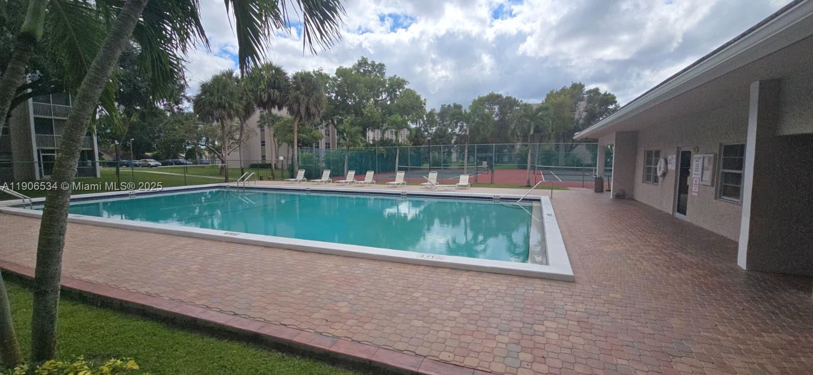 SHERWOOD SQUARE CONDOMINI - Residential Lease