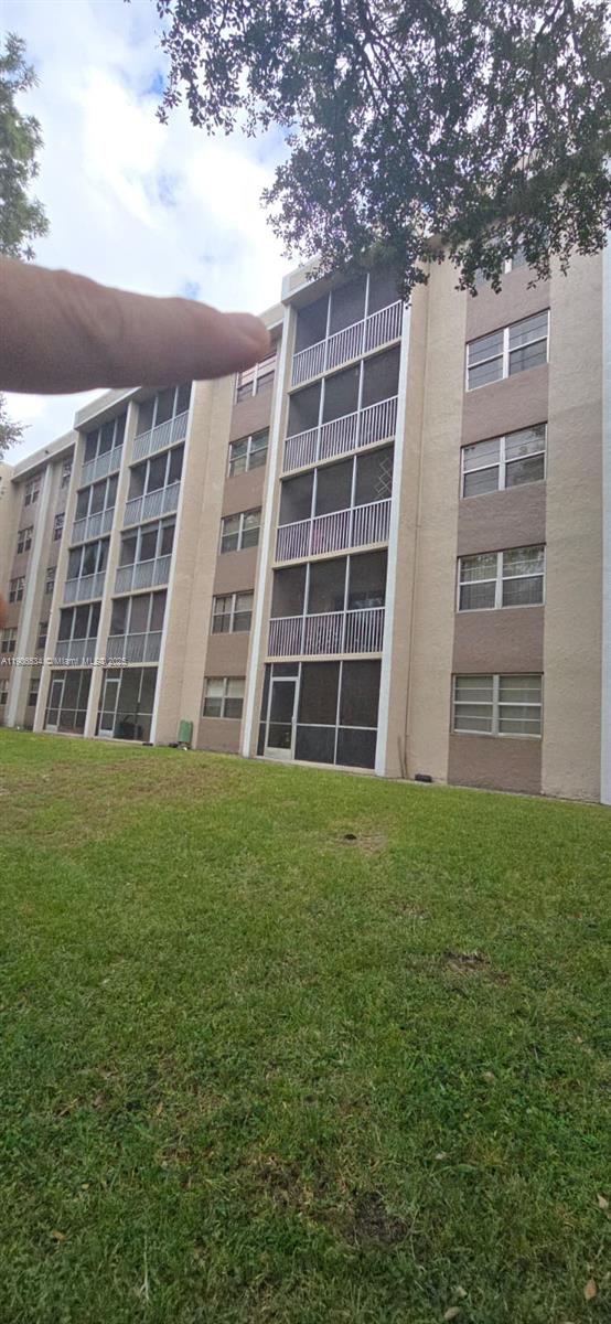 SHERWOOD SQUARE CONDOMINI - Residential Lease