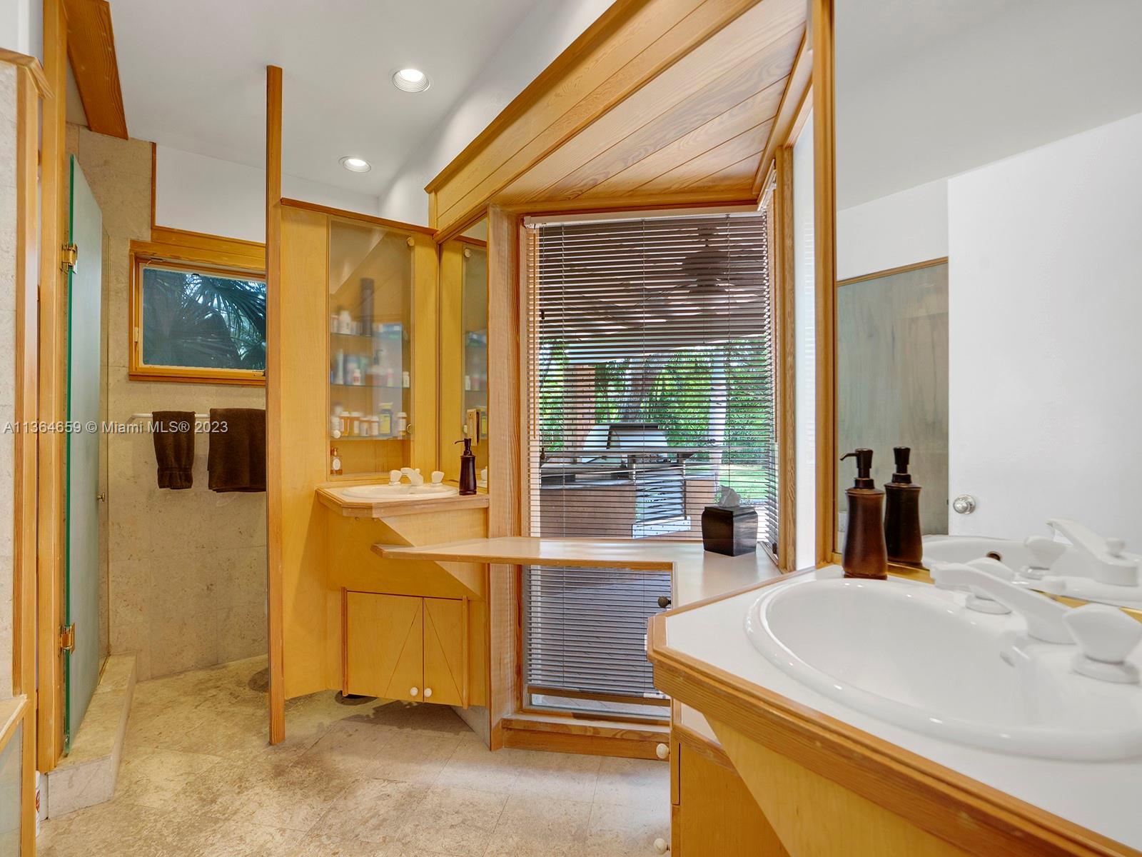 HALLMARK HGTS ESTS - Residential