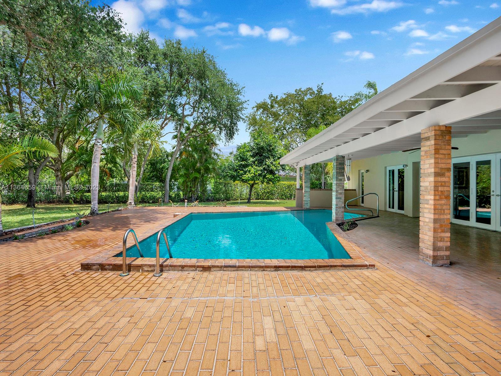 HALLMARK HGTS ESTS - Residential