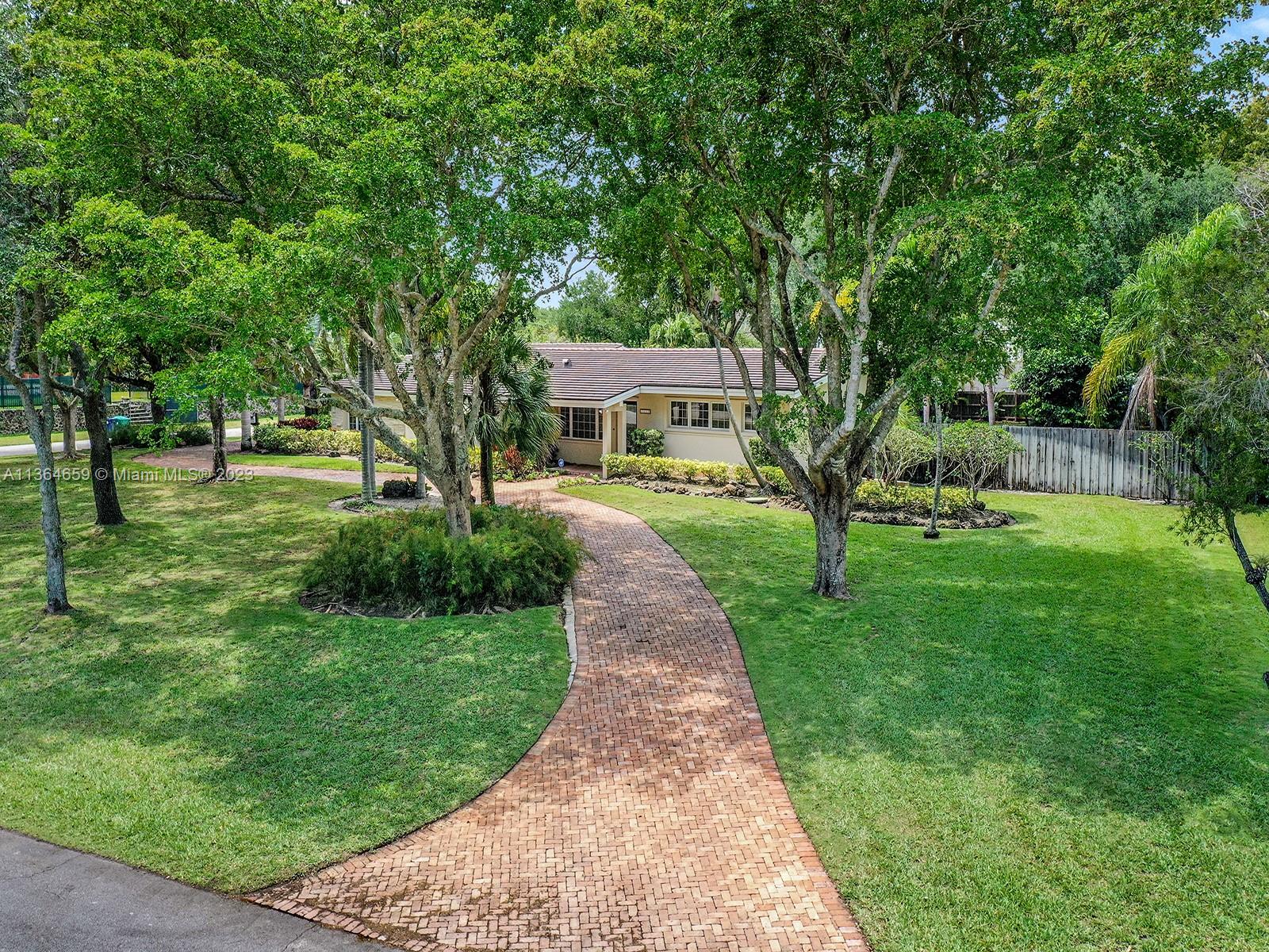 HALLMARK HGTS ESTS - Residential