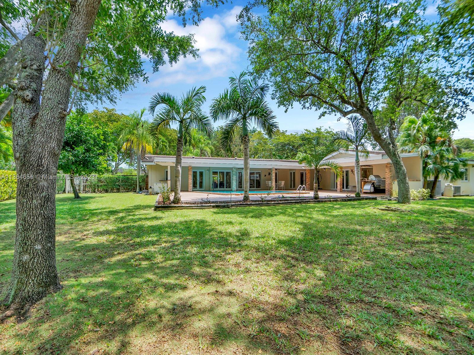 HALLMARK HGTS ESTS - Residential