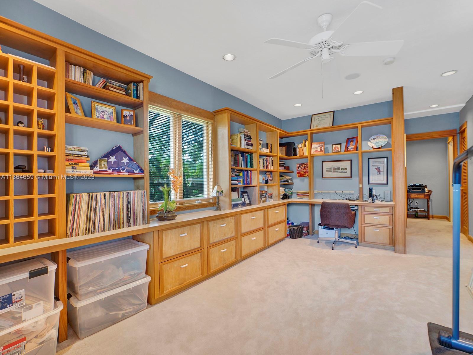 HALLMARK HGTS ESTS - Residential