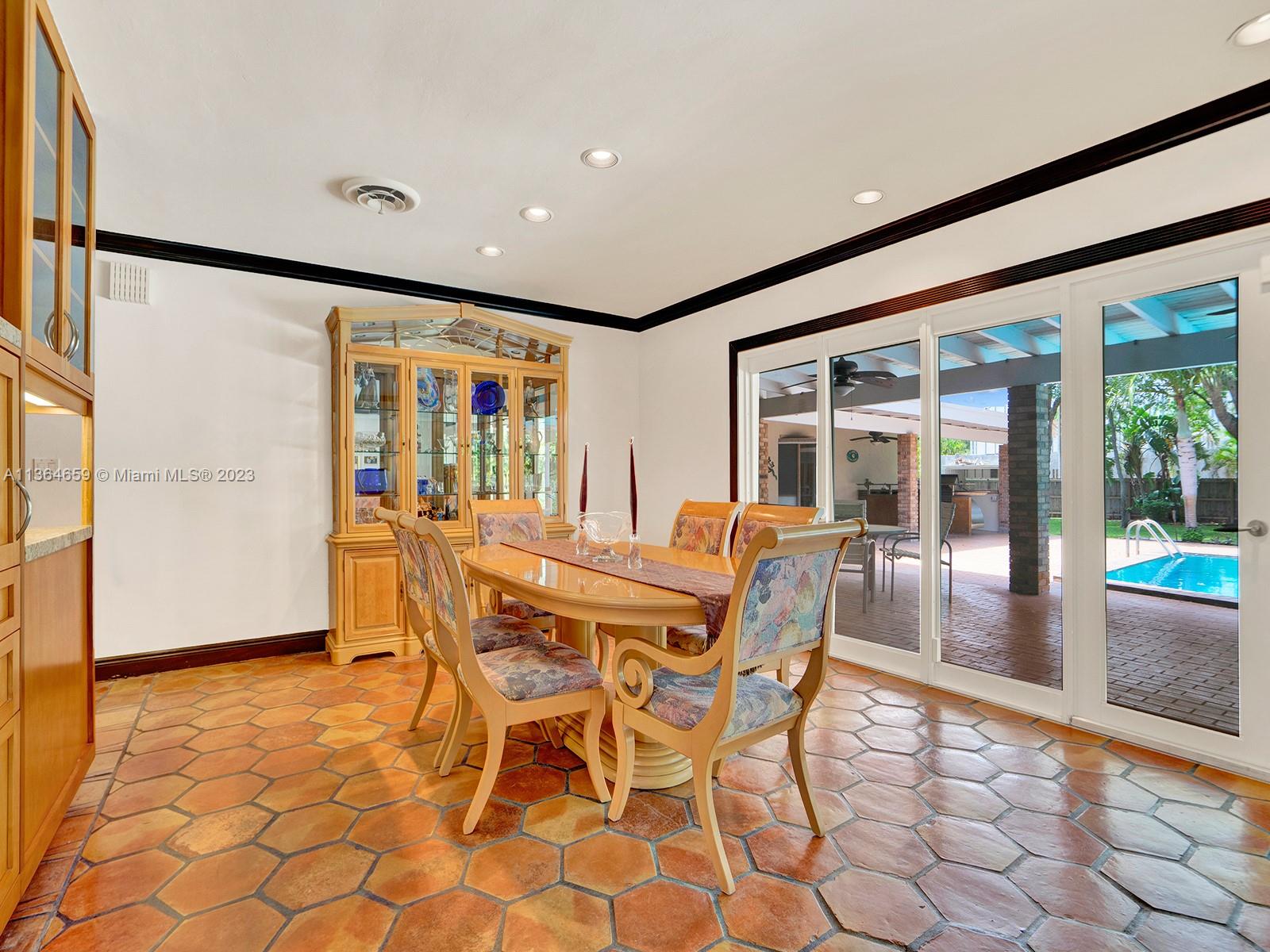 HALLMARK HGTS ESTS - Residential