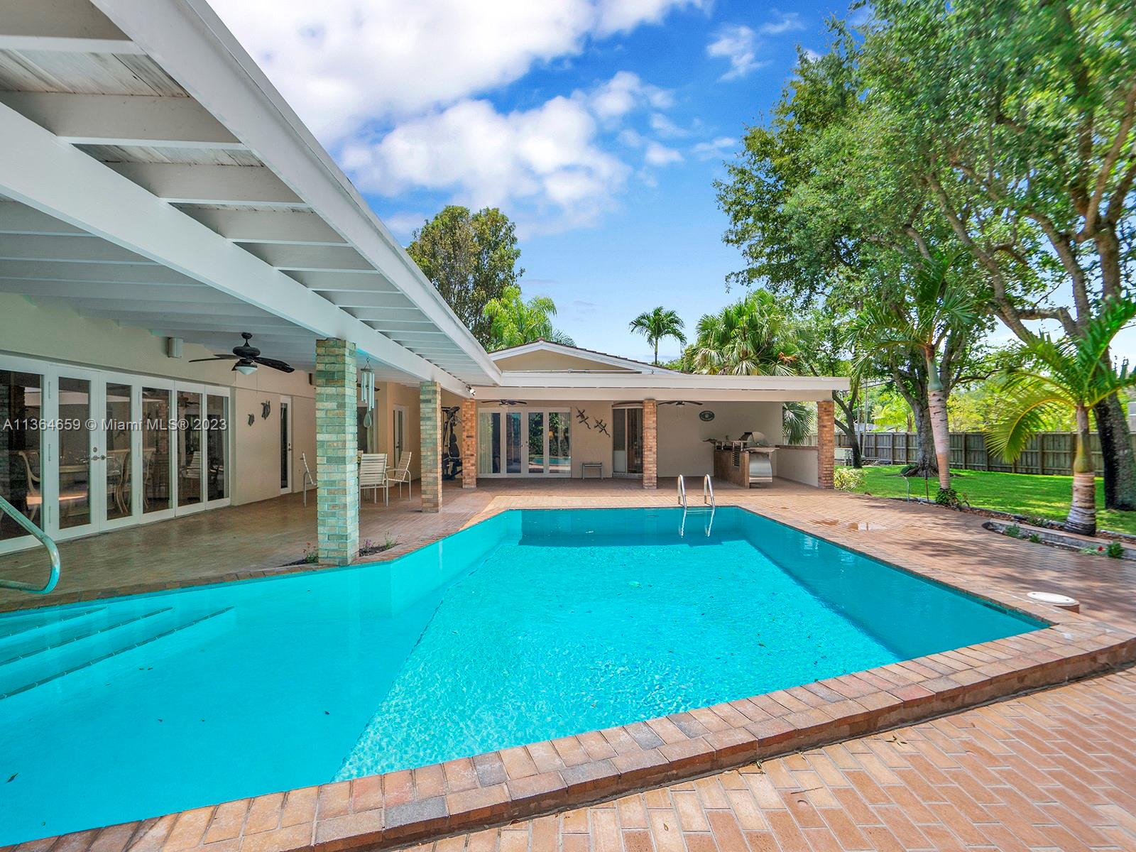 HALLMARK HGTS ESTS - Residential