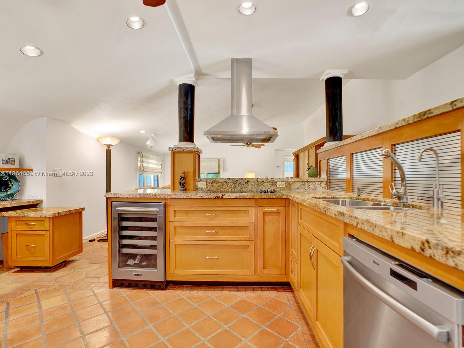 HALLMARK HGTS ESTS - Residential