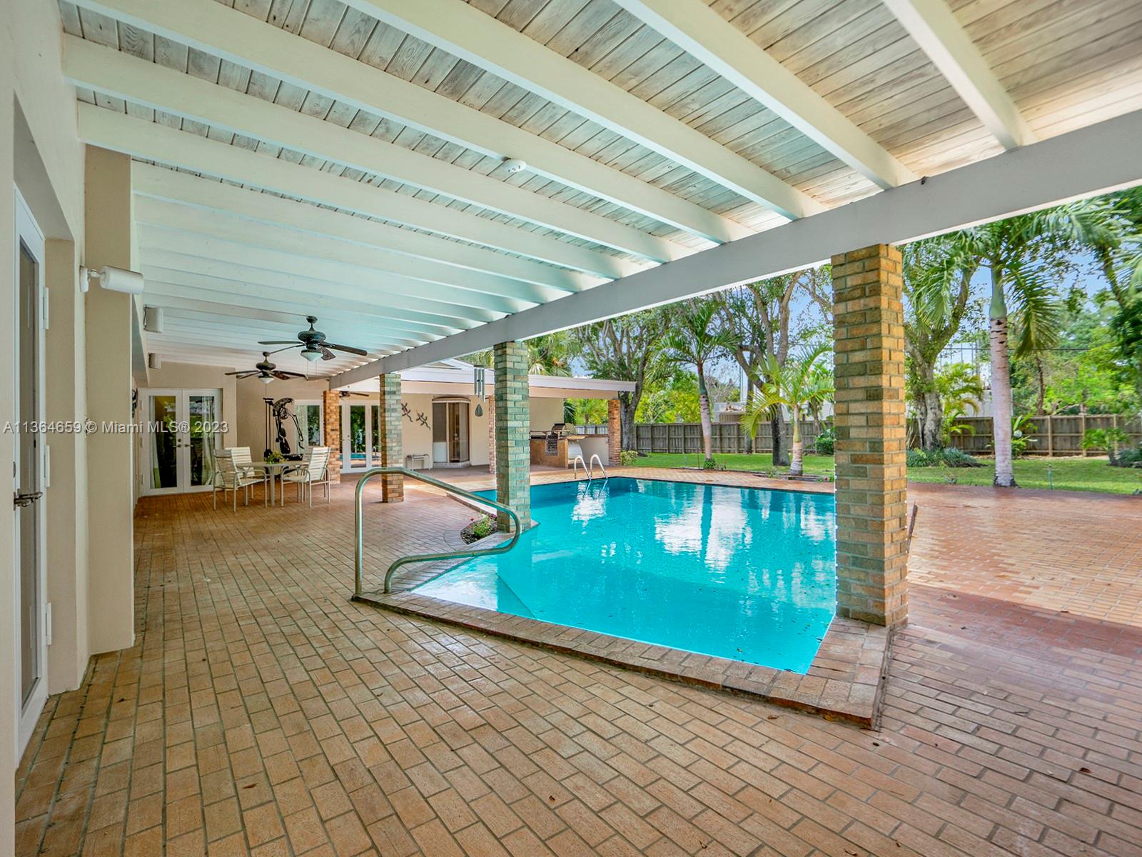 HALLMARK HGTS ESTS - Residential