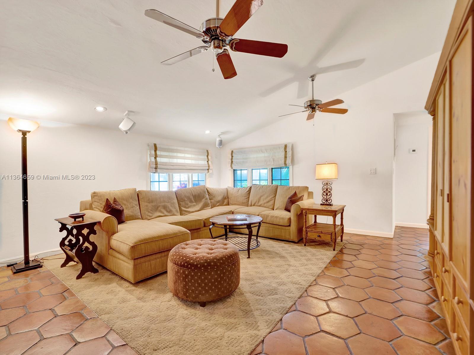 HALLMARK HGTS ESTS - Residential