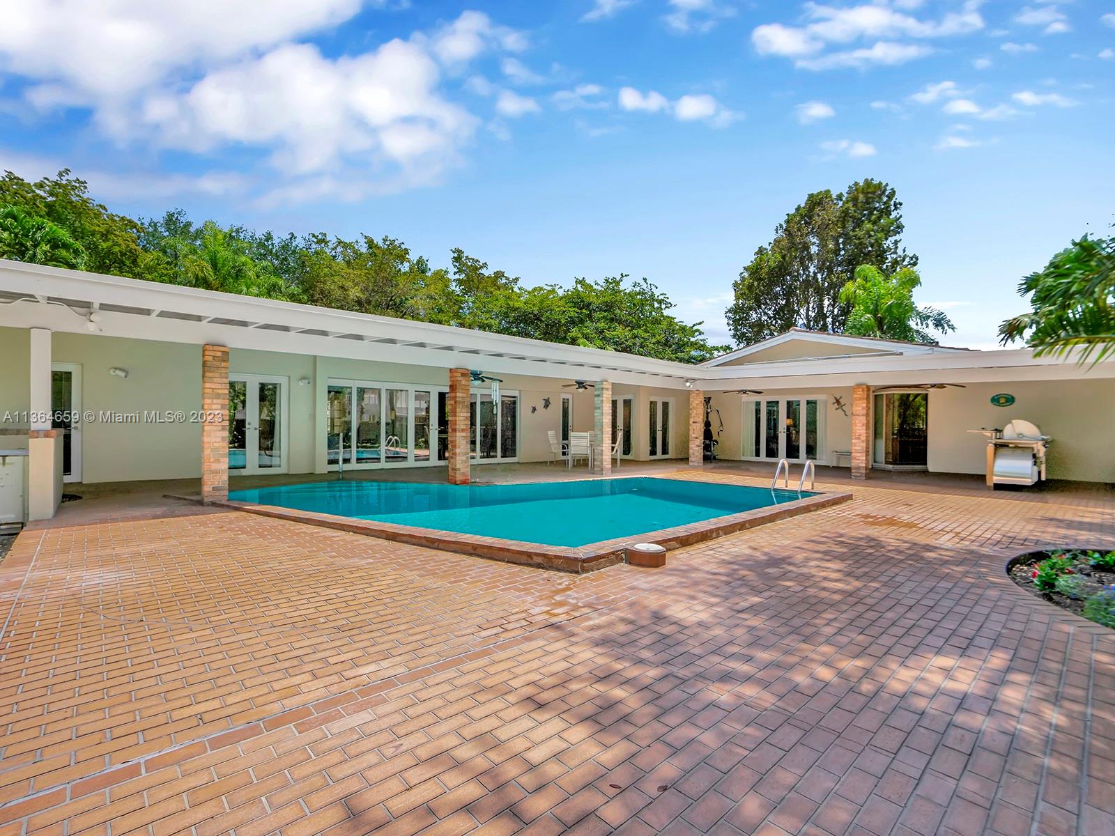 HALLMARK HGTS ESTS - Residential