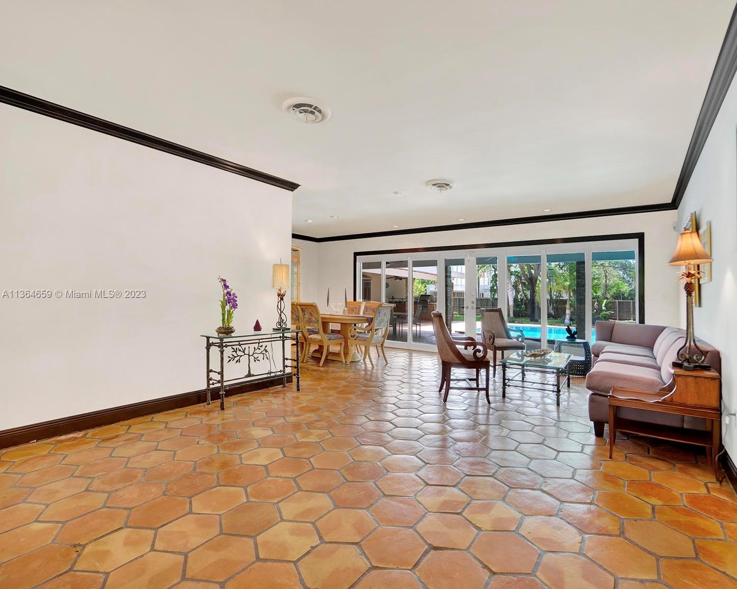 HALLMARK HGTS ESTS - Residential