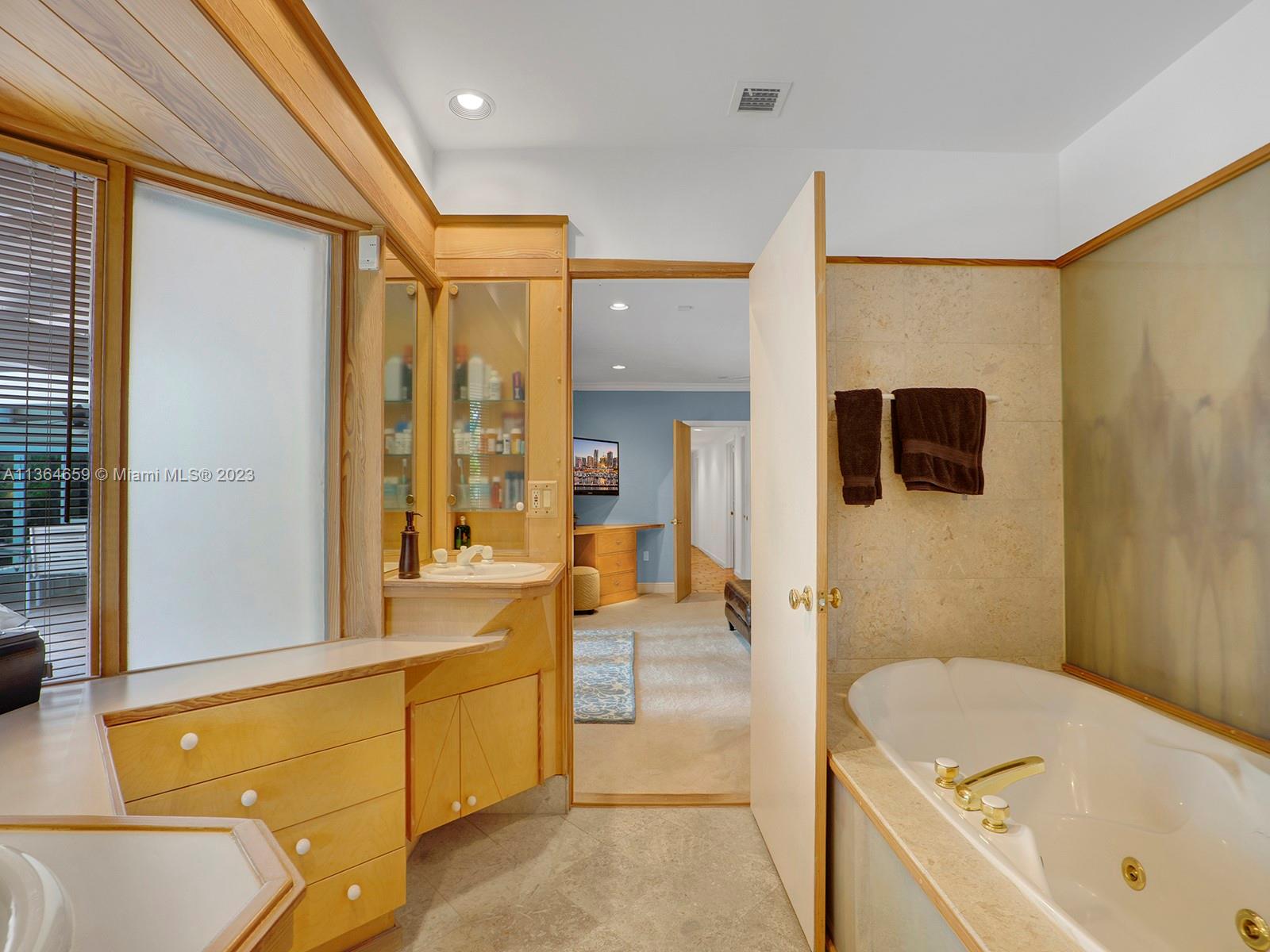 HALLMARK HGTS ESTS - Residential