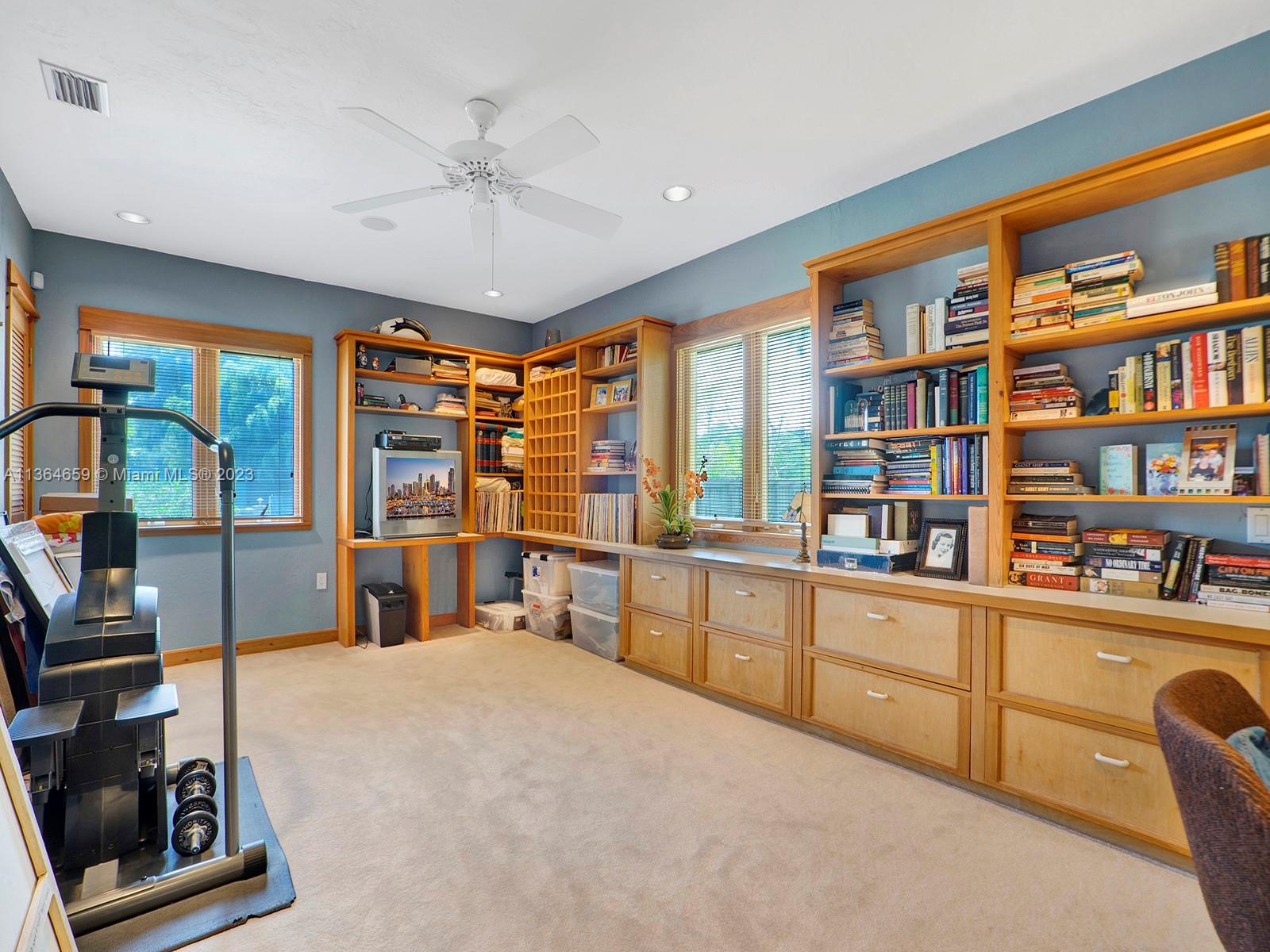 HALLMARK HGTS ESTS - Residential