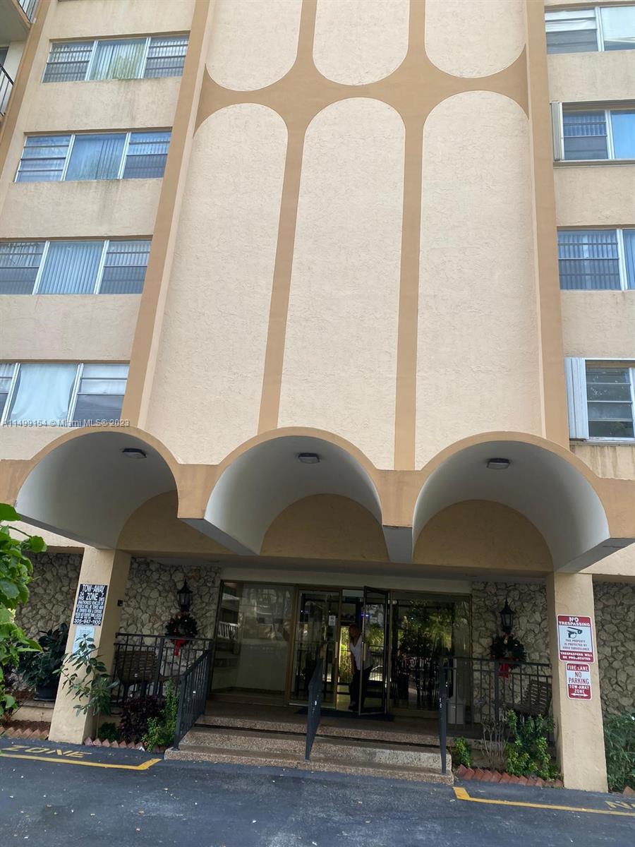 Nice and cozy 1/1 unit, with lots of natural light in North Miami. Close to shops, restaurants and Universities.