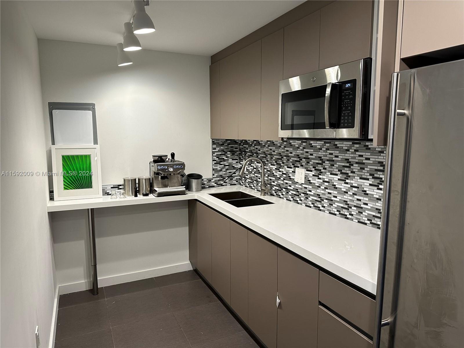 MIDBLOCK MIAMI CONDO - Residential