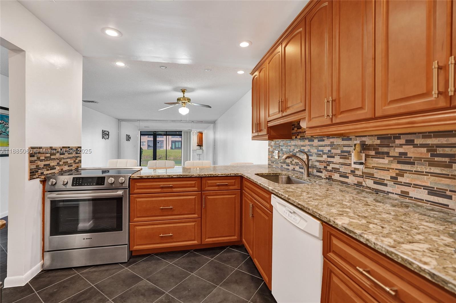 GOLDEN LAKES VILLAGE COND - Residential Lease