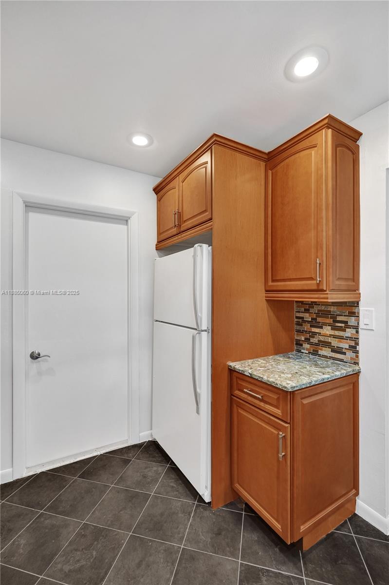 GOLDEN LAKES VILLAGE COND - Residential Lease