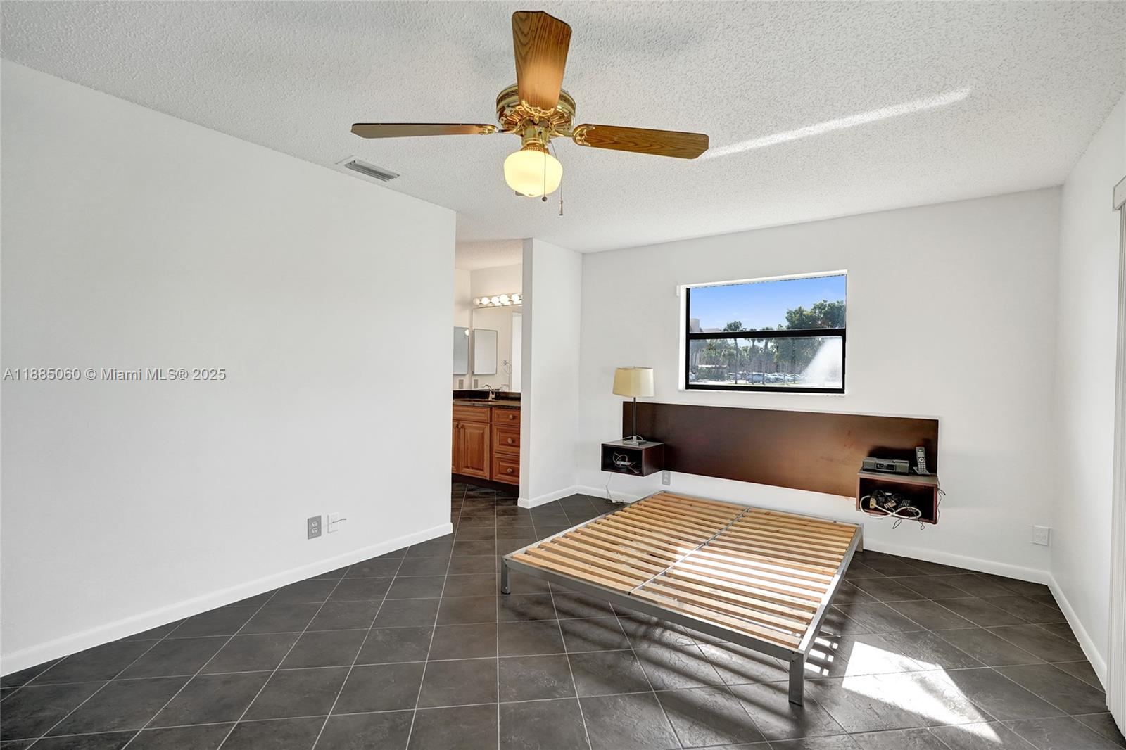 GOLDEN LAKES VILLAGE COND - Residential Lease