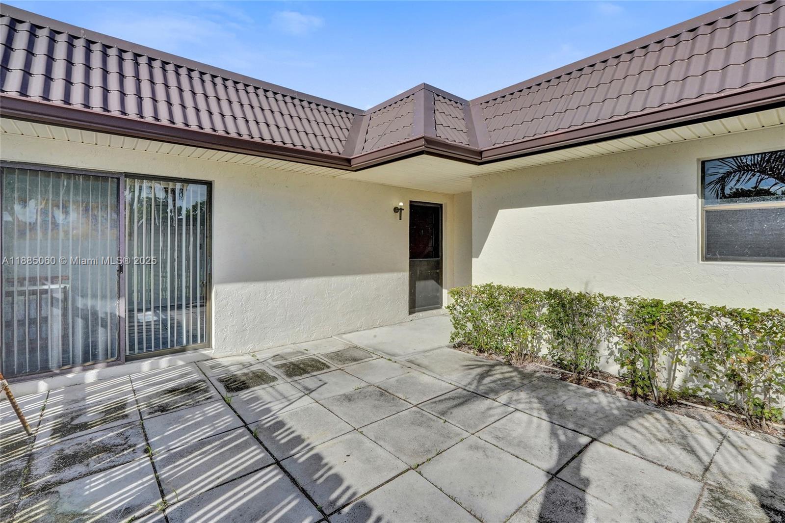 GOLDEN LAKES VILLAGE COND - Residential Lease