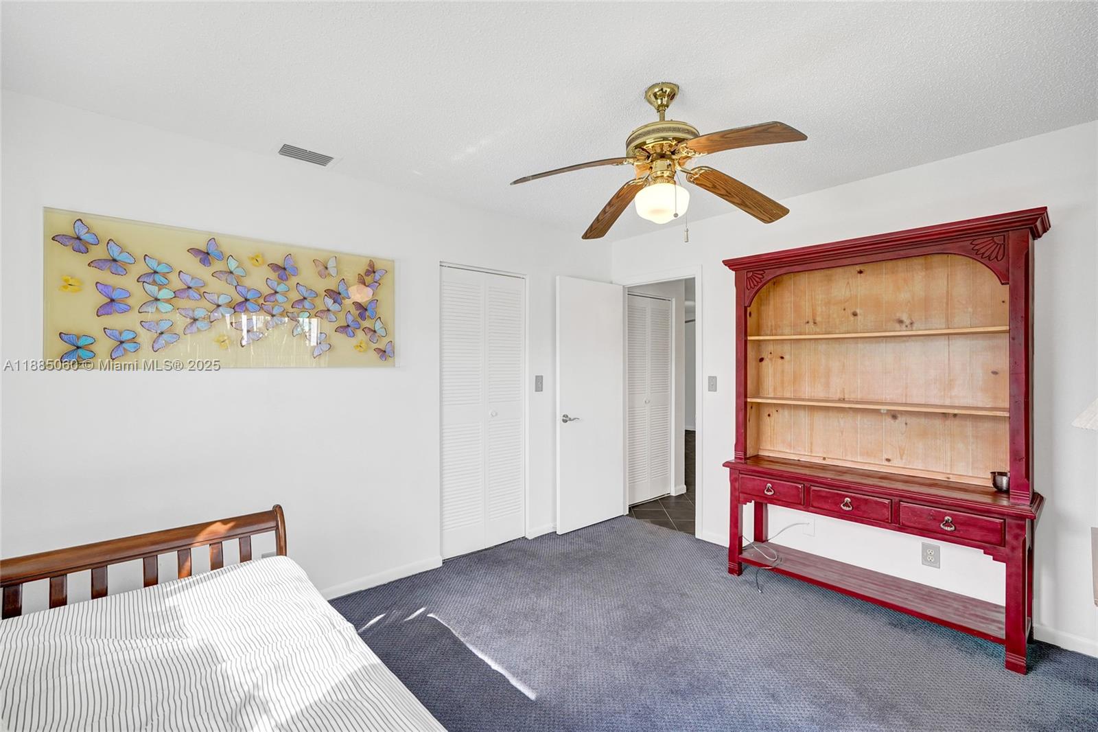 GOLDEN LAKES VILLAGE COND - Residential Lease