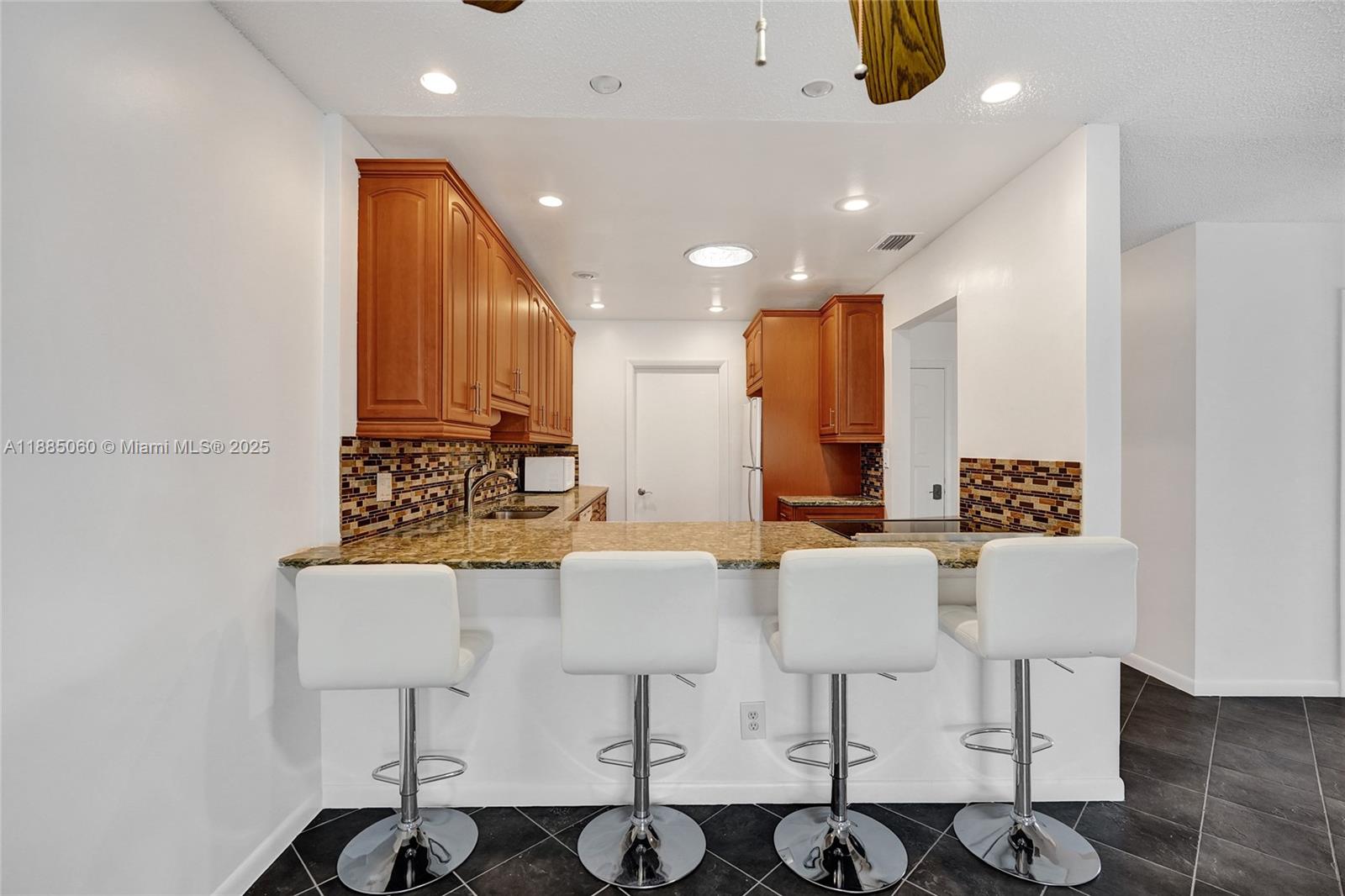 GOLDEN LAKES VILLAGE COND - Residential Lease