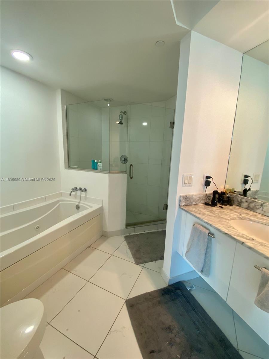 500 Brickell Ave 1807