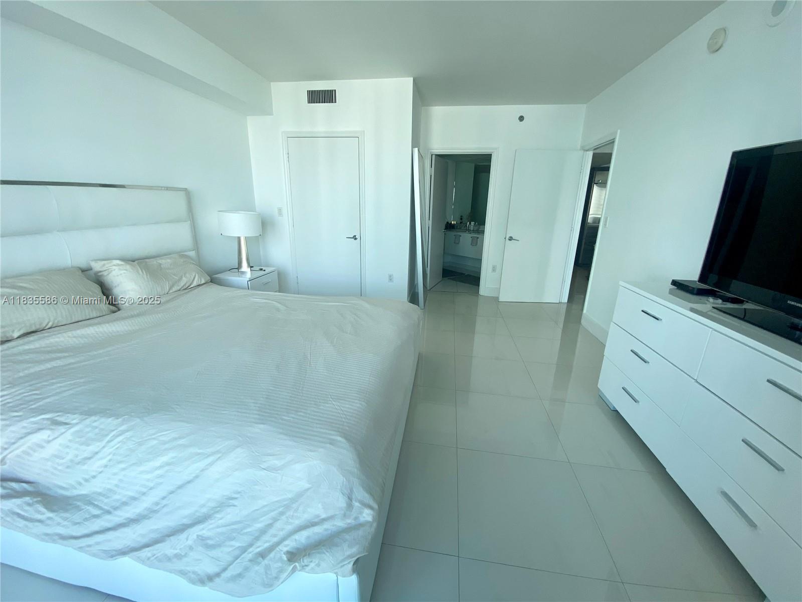 500 Brickell Ave 1807