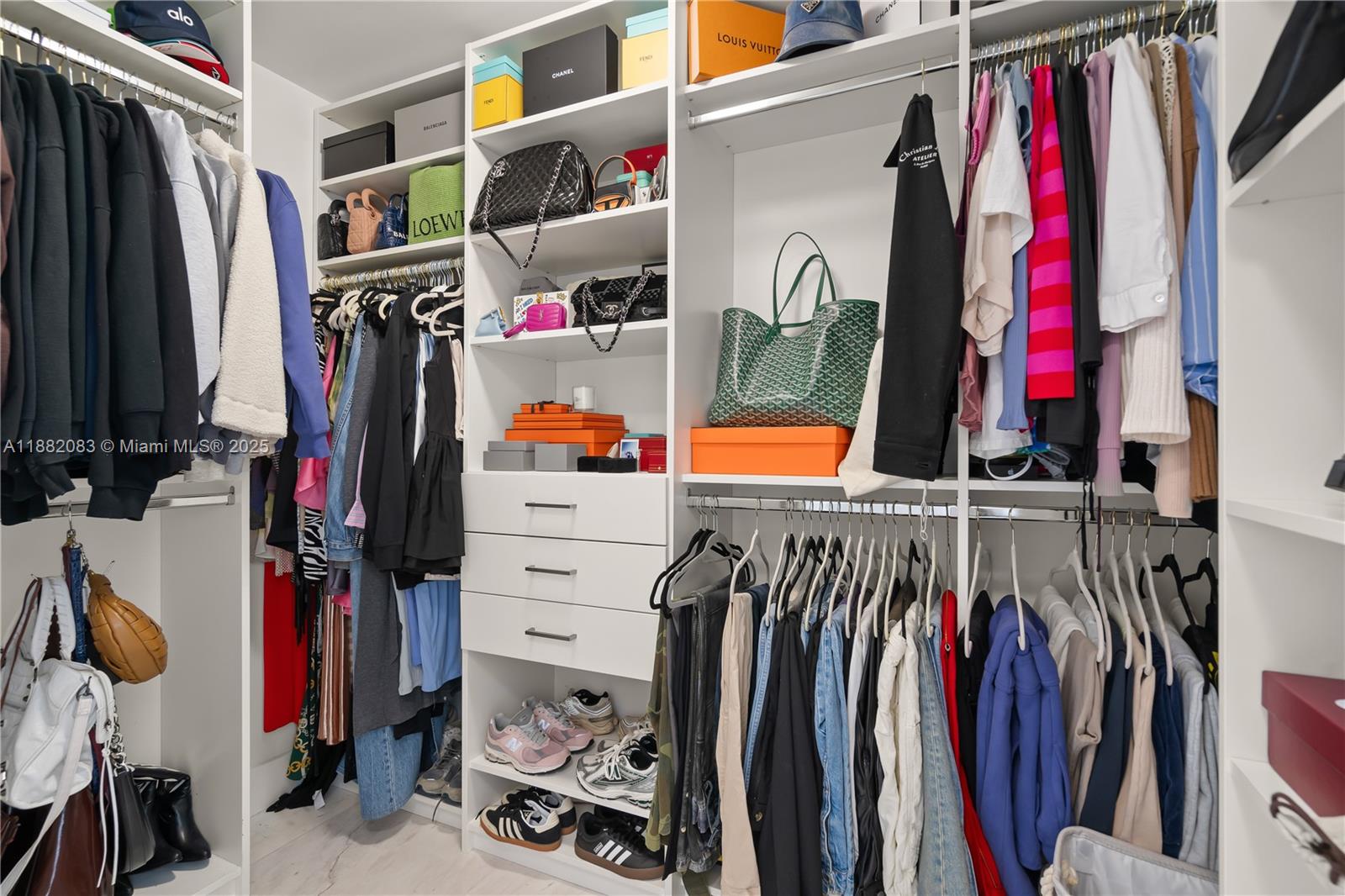 ARIA ON THE BAY CONDO - Residential