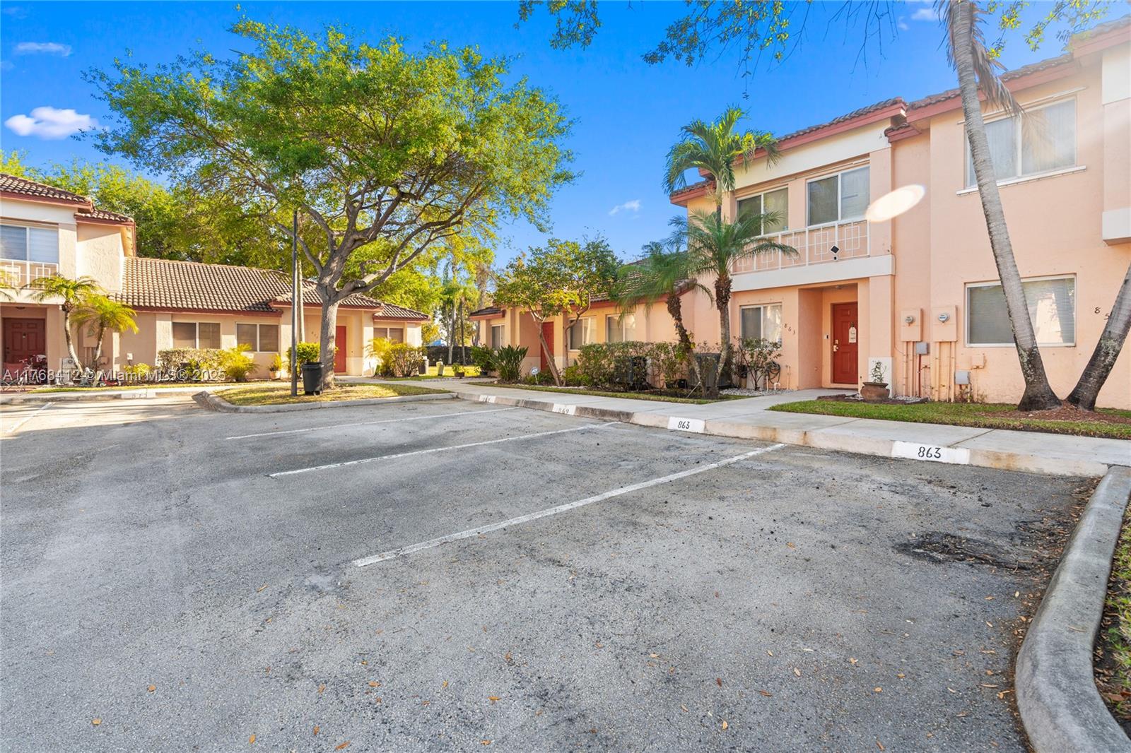 863 NW 208th Ter 863