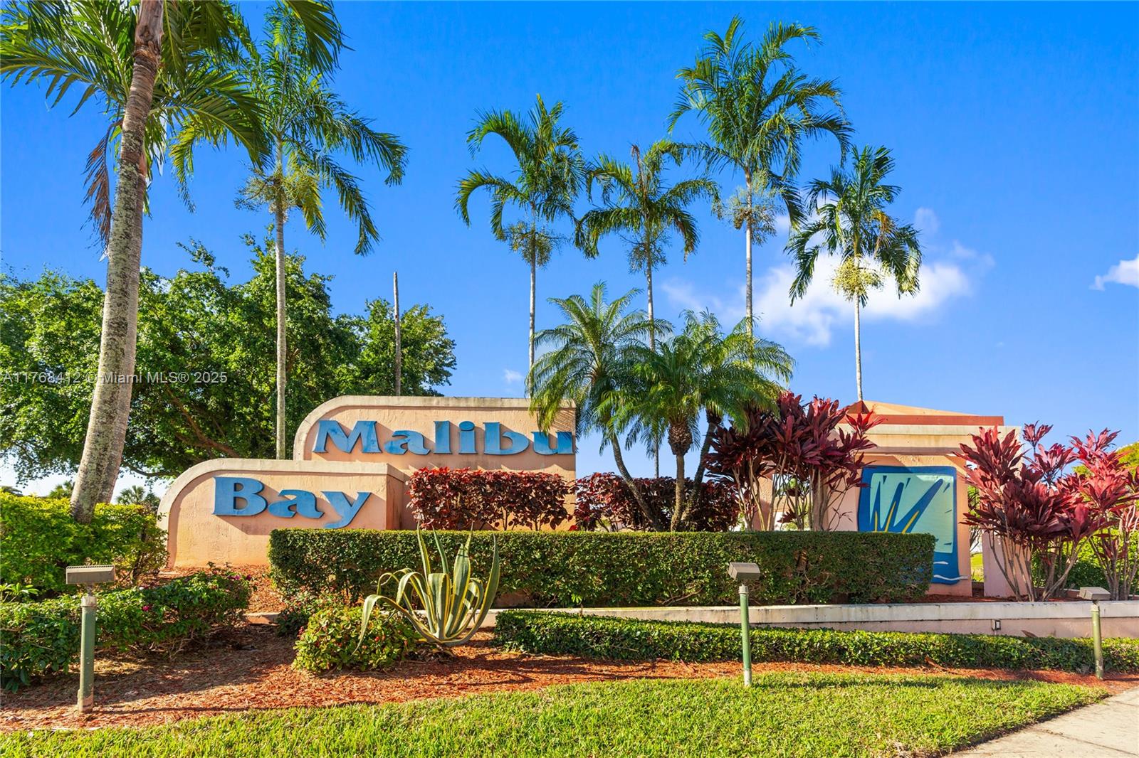 863 Nw 208th Ter 863, Pembroke Pines, Miami-Dade County, Florida - 3 Bedrooms  
3 Bathrooms - 