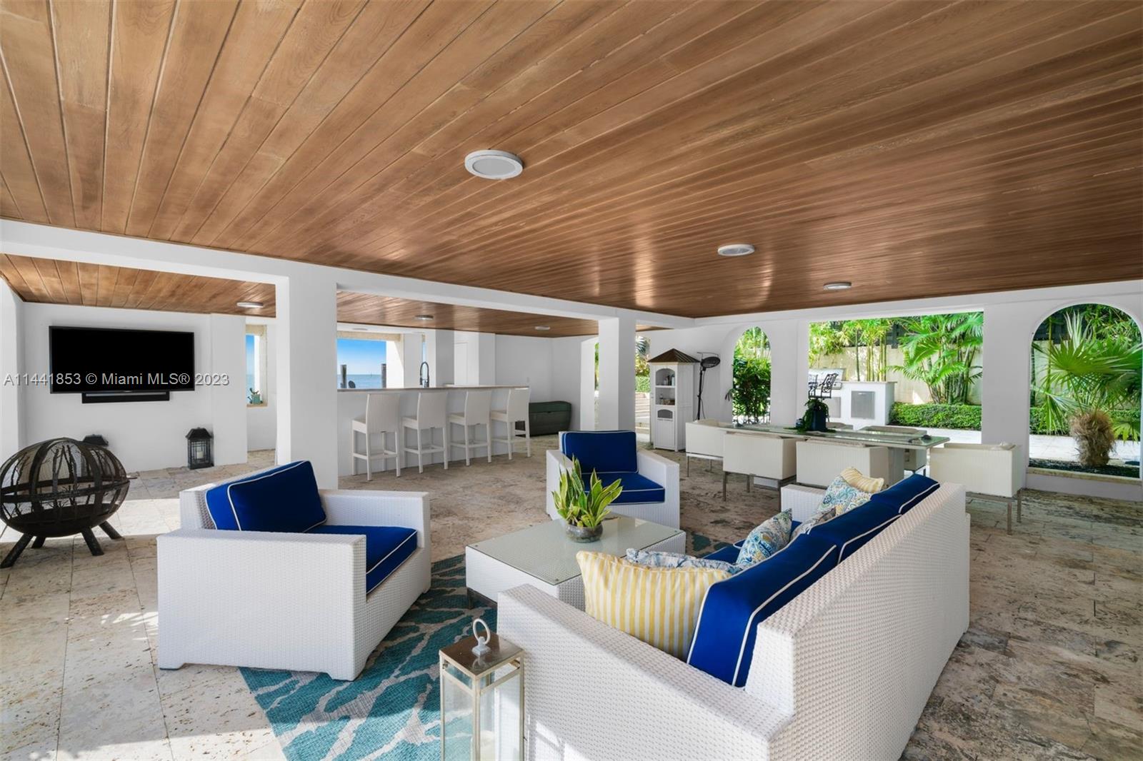 CRYSTAL VIEW - Residential