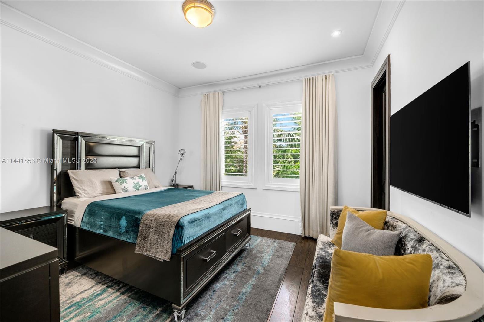 CRYSTAL VIEW - Residential