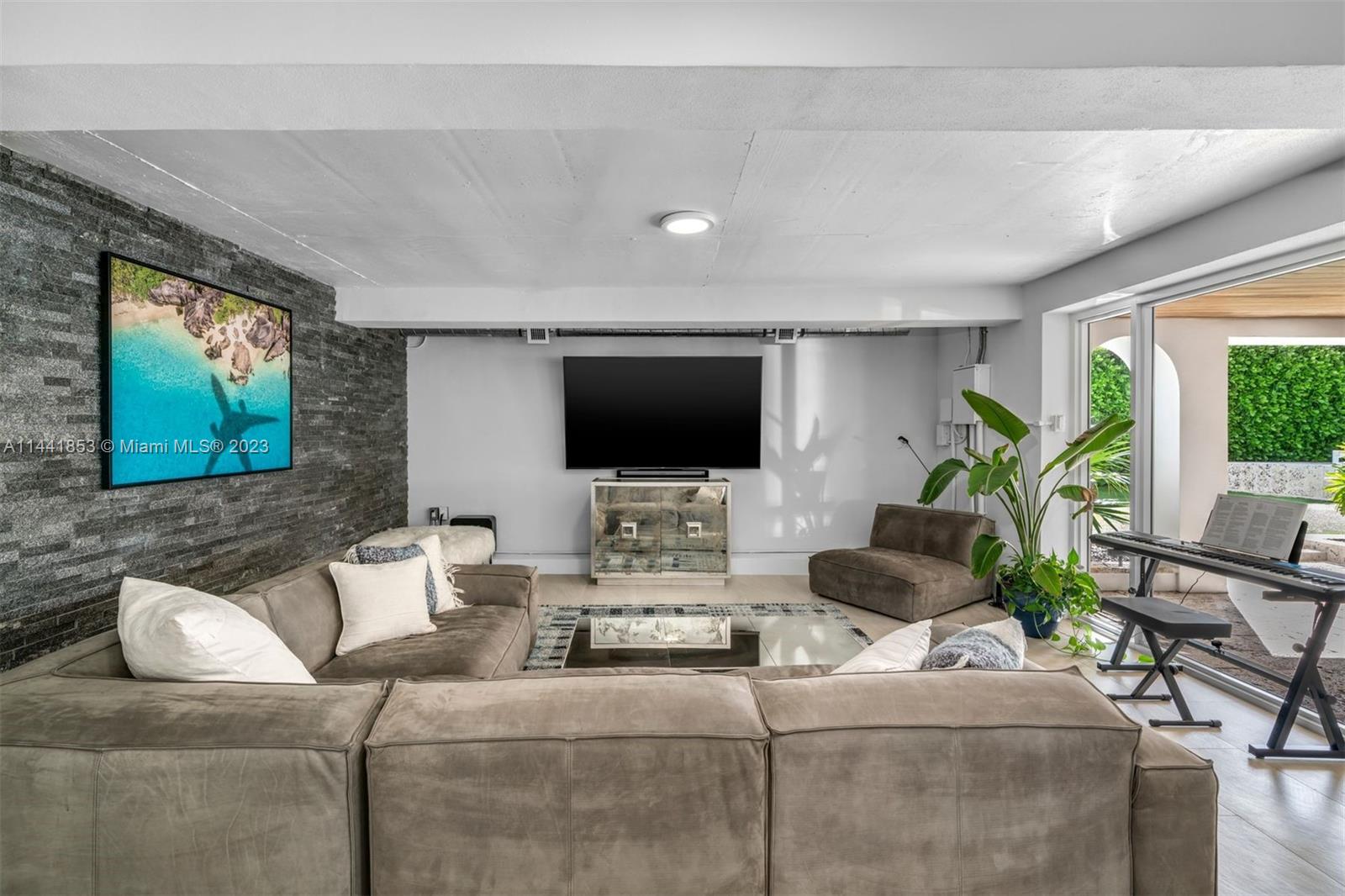 CRYSTAL VIEW - Residential