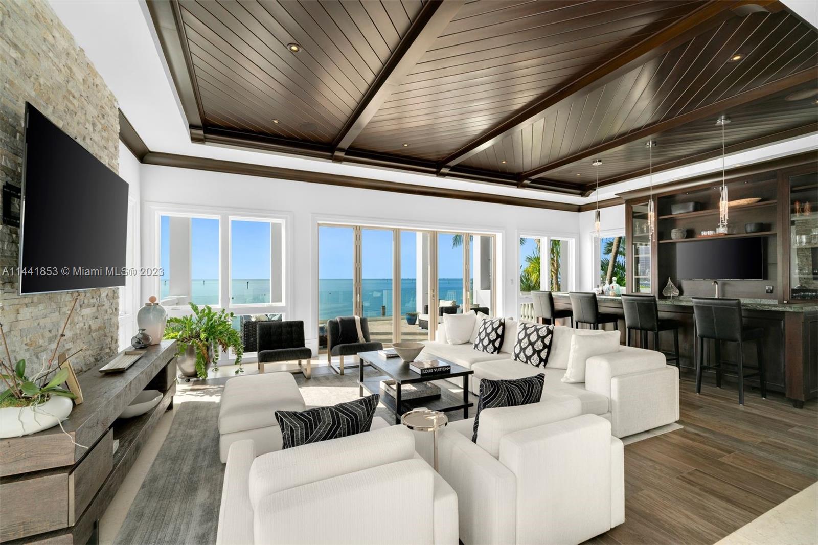 CRYSTAL VIEW - Residential