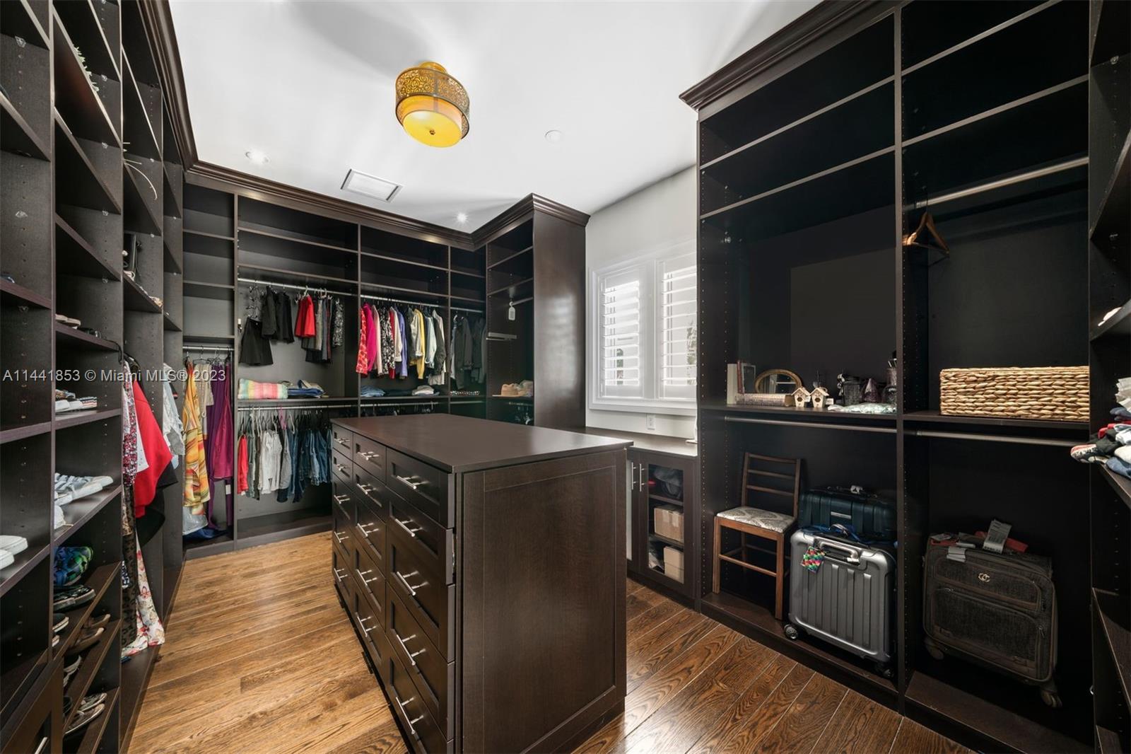 CRYSTAL VIEW - Residential