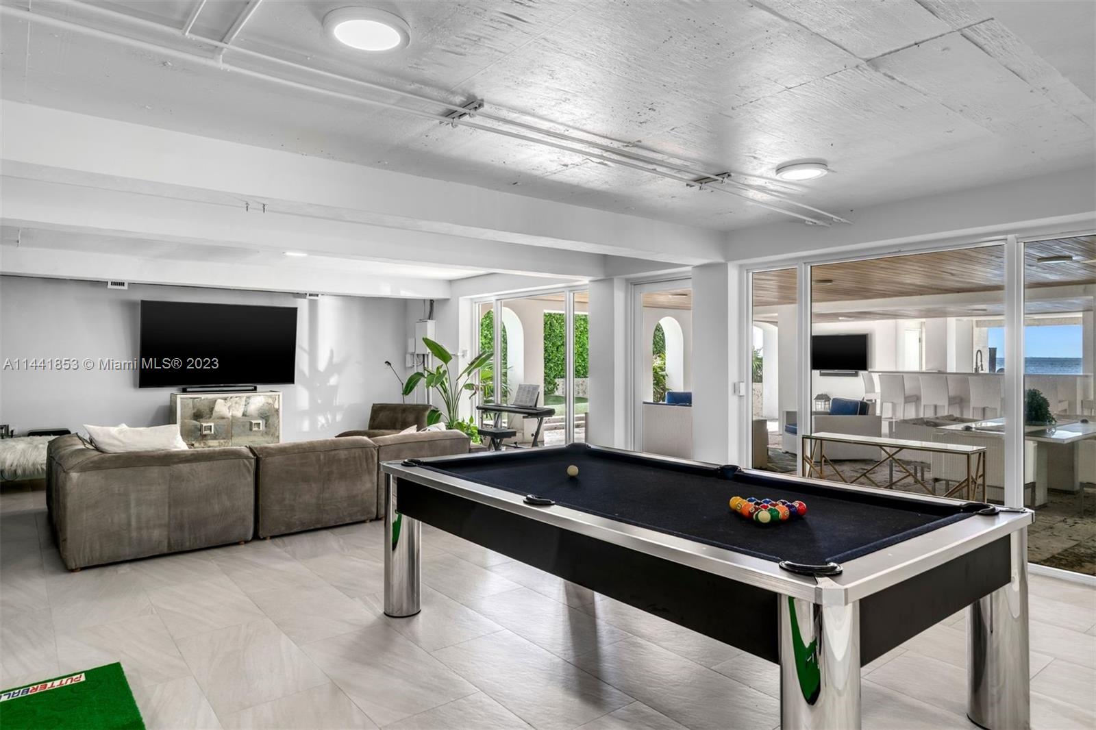 CRYSTAL VIEW - Residential